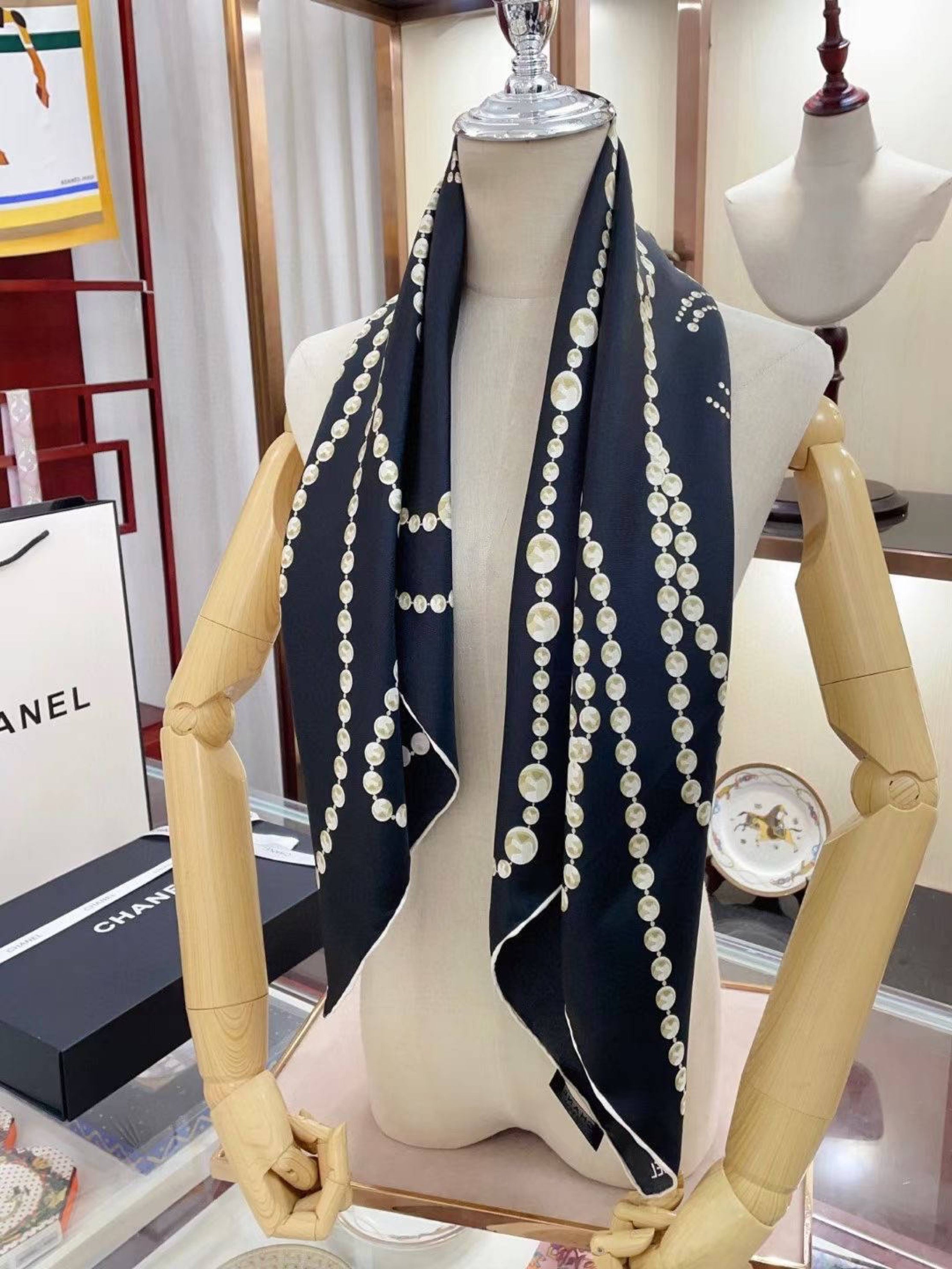 Classy girl scarve